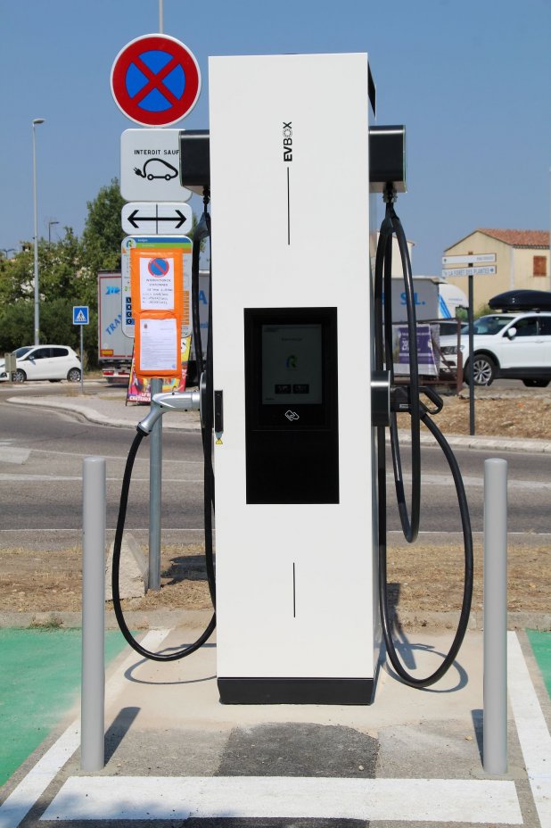 Installation de bornes de charge rapide - Remoulins, N�mes, Aimargues et Vic le  Fesq
